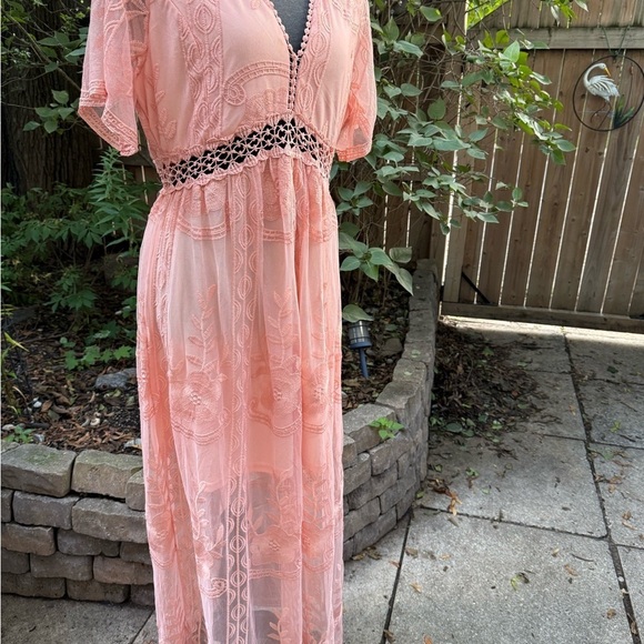 Dresses & Skirts - Elegant Soft Pink Flowy Lace Maxi Dress. M-L.